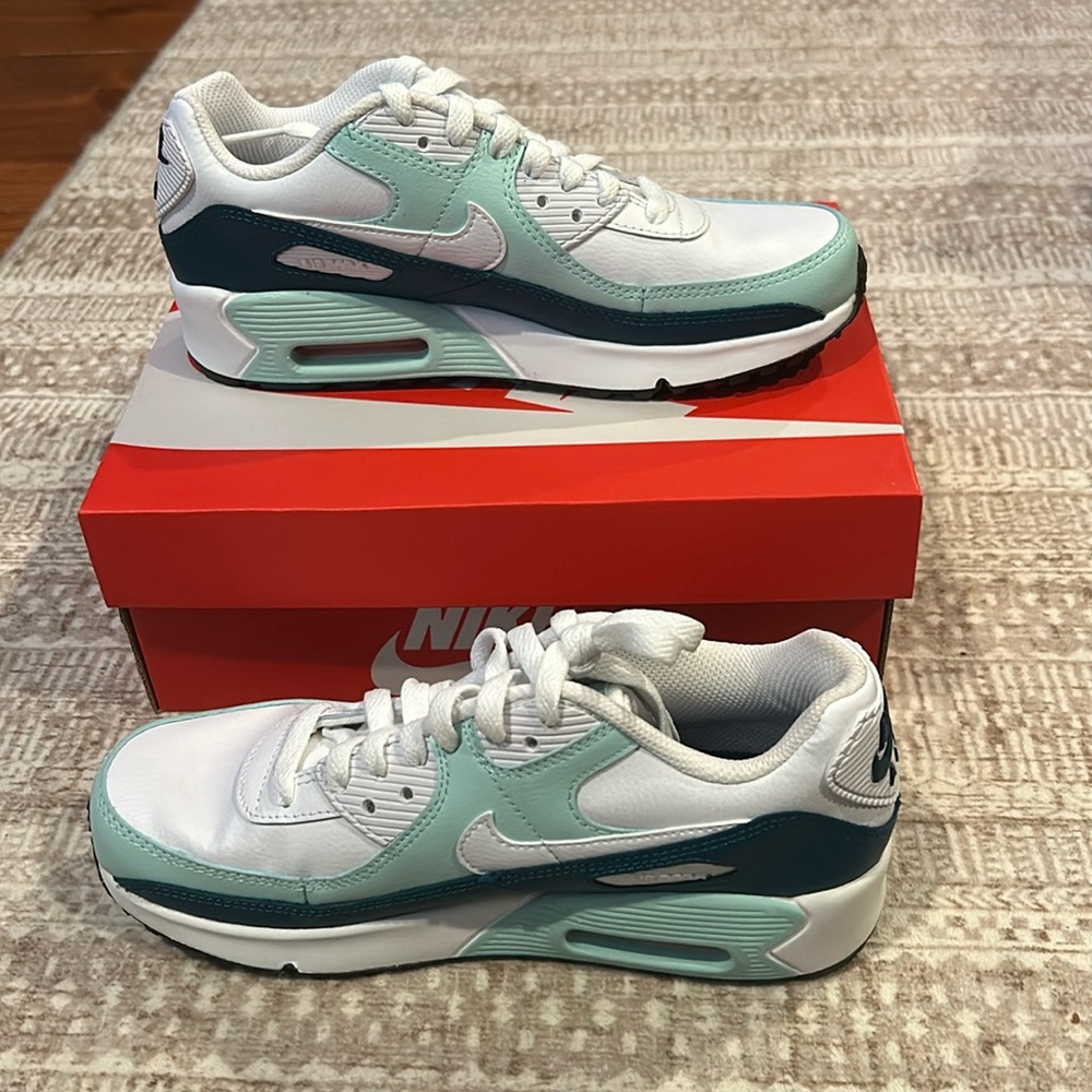 Brand New nike air max 90 LTR sneakers
